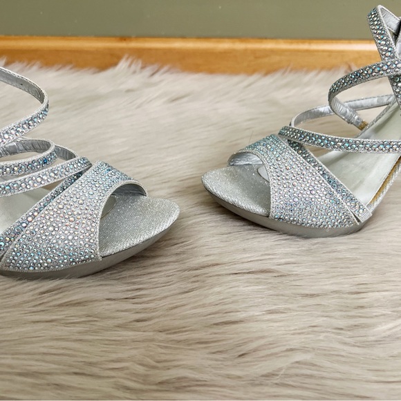 De Blossom Silver Rhinestone Heels Size 7.5 - Picture 4 of 12